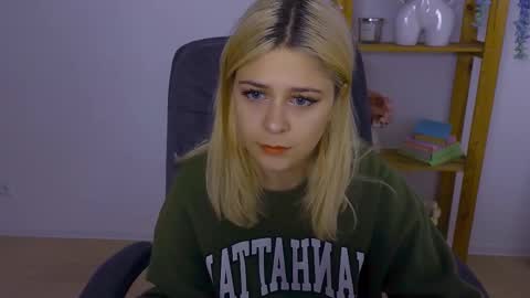 Snapshot of apheliastar chatting on October 28, 3:58 pm ApheliaStar online show from October 28, 3:58 pm