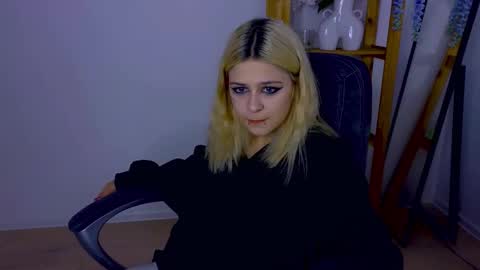 Snapshot of apheliastar chatting on October 31, 3:57 pm ApheliaStar online show from October 31, 3:57 pm