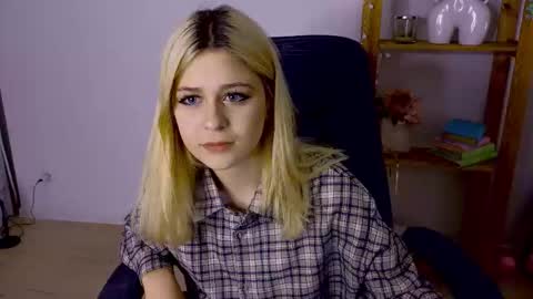 Snapshot of apheliastar chatting on November 11, 3:56 pm ApheliaStar online show from November 11, 3:56 pm