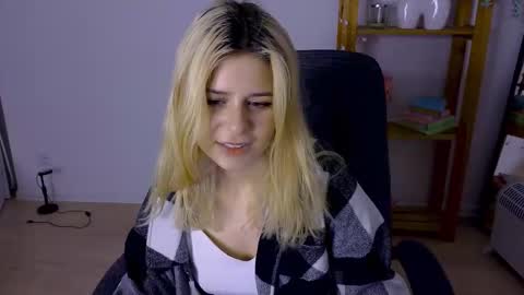 Snapshot of apheliastar chatting on November 18, 4:33 pm ApheliaStar online show from November 18, 4:33 pm