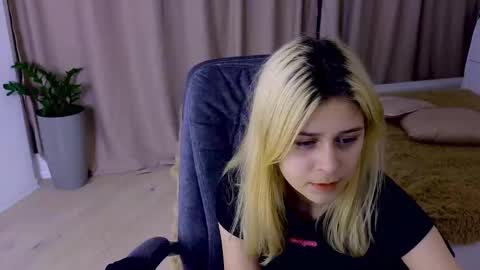 Snapshot of apheliastar chatting on November 26, 3:46 pm ApheliaStar online show from November 26, 3:46 pm