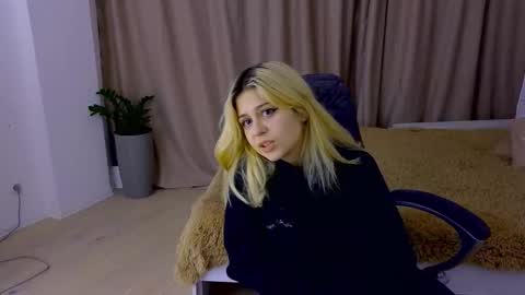 Snapshot of apheliastar chatting on November 28, 3:04 pm ApheliaStar online show from November 28, 3:04 pm