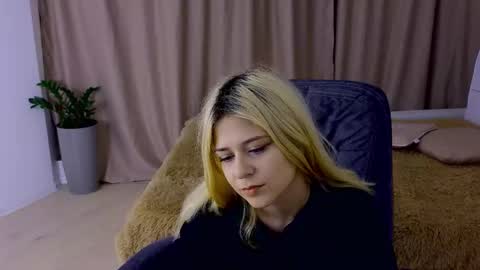 Snapshot of apheliastar chatting on November 29, 3:37 pm ApheliaStar online show from November 29, 3:37 pm