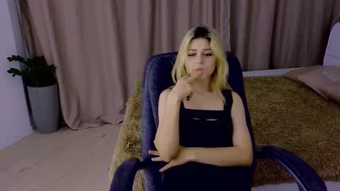 Snapshot of apheliastar chatting on December 1, 3:06 pm ApheliaStar online show from December 1, 3:06 pm