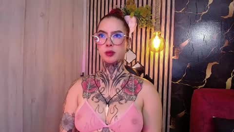 Snapshot of aphrodite__bloom chatting on May 25, 9:43 pm aphrodite__bloom online show from May 25, 9:43 pm