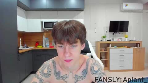 Snapshot of aplant_ chatting on March 18, 10:02 pm aplant_ online show from March 18, 10:02 pm