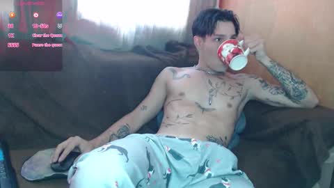 Snapshot of apolo01_ chatting on February 1, 7:23 pm Apolo online show from February 1, 7:23 pm