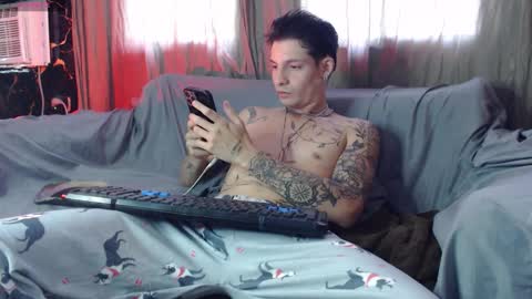 Snapshot of apolo01_ chatting on February 11, 9:42 pm Apolo online show from February 11, 9:42 pm