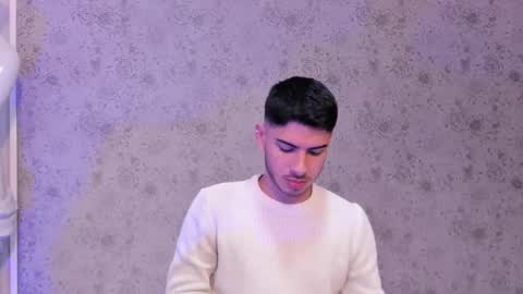 Snapshot of apolo_grayy chatting on February 6, 6:40 am Apolo Grayy online show from February 6, 6:40 am