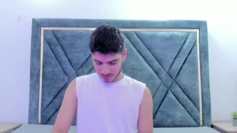 Snapshot of apolo_grayy chatting on February 18, 5:36 am Apolo Grayy online show from February 18, 5:36 am