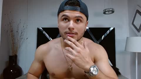 Snapshot of apolo_klein1 chatting on February 8, 4:57 am Apolo online show from February 8, 4:57 am