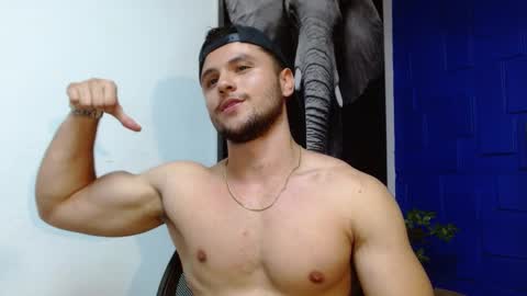 Snapshot of apolo_klein1 chatting on February 11, 5:47 am Apolo online show from February 11, 5:47 am