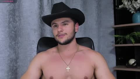 Snapshot of apolo_klein1 chatting on February 15, 5:51 am Apolo online show from February 15, 5:51 am