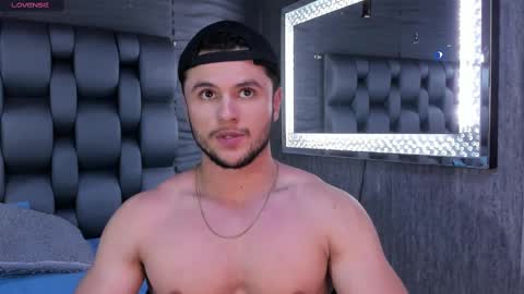 Snapshot of apolo_klein1 chatting on February 16, 9:48 am Apolo online show from February 16, 9:48 am