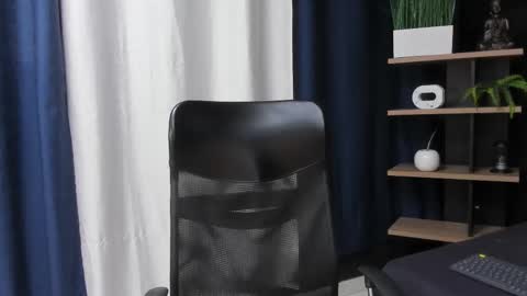 Snapshot of apolo_klein1 chatting on December 2, 12:27 am Apolo online show from December 2, 12:27 am