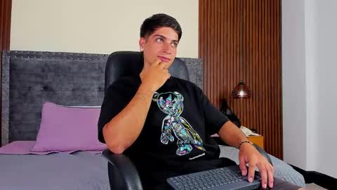Snapshot of apolo_moon18 chatting on October 14, 8:42 pm Apolo online show from October 14, 8:42 pm