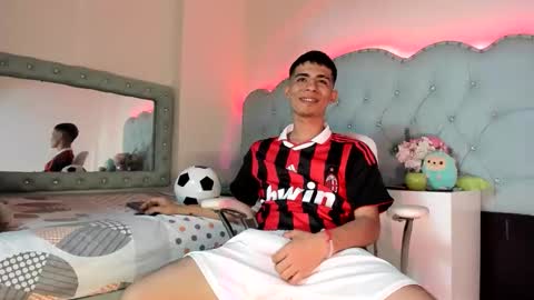 Snapshot of apolo_richards chatting on February 13, 7:54 pm Apolo Richards online show from February 13, 7:54 pm