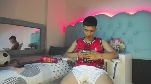 Snapshot of apolo_richards chatting on February 14, 8:38 pm Apolo Richards online show from February 14, 8:38 pm