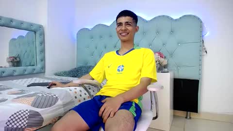 Snapshot of apolo_richards chatting on February 15, 8:38 pm Apolo Richards online show from February 15, 8:38 pm