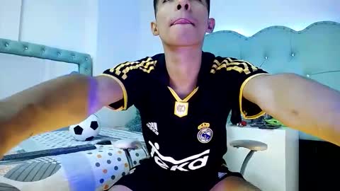 Snapshot of apolo_richards chatting on February 17, 7:53 pm Apolo Richards online show from February 17, 7:53 pm