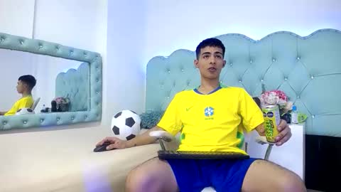 Snapshot of apolo_richards chatting on February 20, 7:36 pm Apolo Richards online show from February 20, 7:36 pm