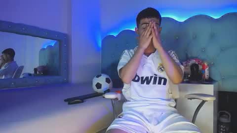 Snapshot of apolo_richards chatting on February 22, 8:18 pm Apolo Richards online show from February 22, 8:18 pm