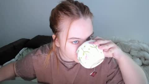 appleyummybuns online show from June 6, 11:37 am
