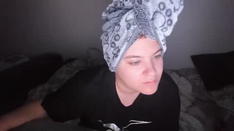 appleyummybuns online show from July 2, 2:44 am