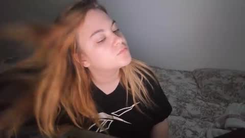 appleyummybuns online show from July 2, 8:53 am