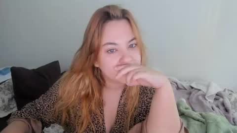 appleyummybuns online show from July 4, 5:35 am