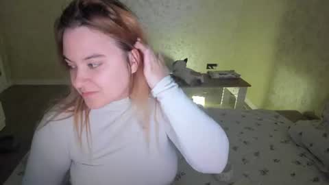 appleyummybuns online show from July 18, 6:12 pm