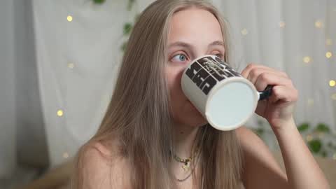 Snapshot of appr0ved chatting on January 4, 7:34 am REYNA my friend online show from January 4, 7:34 am