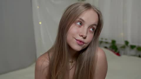 Snapshot of appr0ved chatting on February 7, 2:37 pm REYNA my friend online show from February 7, 2:37 pm