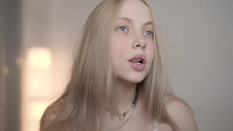Snapshot of appr0ved chatting on October 3, 3:09 pm REYNA my friend online show from October 3, 3:09 pm