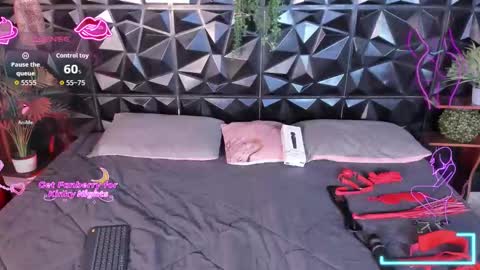 apprilfoxx online show from December 3, 3:32 pm