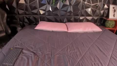 apprilfoxx online show from February 25, 2:16 pm