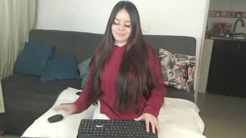 Snapshot of apriil_3 chatting on November 12, 3:07 am Abril Freelance Model online show from November 12, 3:07 am