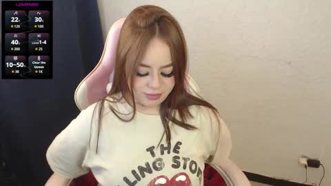 Snapshot of apriil_3 chatting on December 16, 4:06 am Abril Freelance Model online show from December 16, 4:06 am