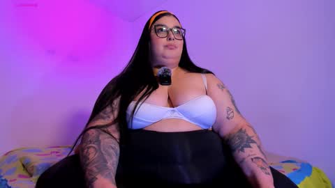 Snapshot of apriilpeach_ chatting on November 2, 10:56 pm Maria online show from November 2, 10:56 pm