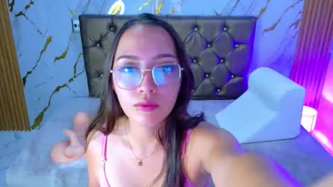 Snapshot of april_daddyssgirl chatting on September 27, 11:32 pm APRIL online show from September 27, 11:32 pm