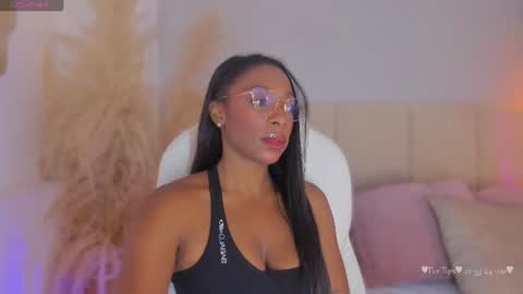 Snapshot of april_ebony18_ chatting on July 16, 10:54 am April online show from July 16, 10:54 am