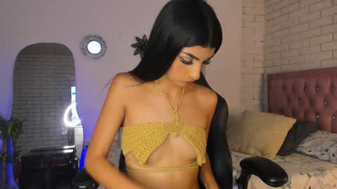 Snapshot of april_scarlett chatting on December 19, 2:01 am Scarlett Independent Model online show from December 19, 2:01 am