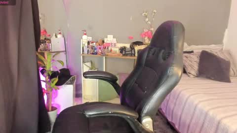 Snapshot of april_scarlett chatting on February 21, 10:26 pm Scarlett Independent Model online show from February 21, 10:26 pm