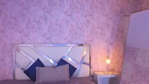 Snapshot of april_summer_ chatting on March 13, 9:32 pm Isabella online show from March 13, 9:32 pm