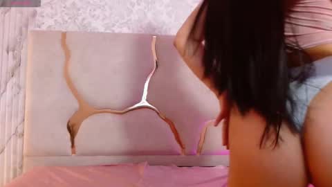 Snapshot of april_tay1 chatting on February 17, 6:32 am APRIL online show from February 17, 6:32 am