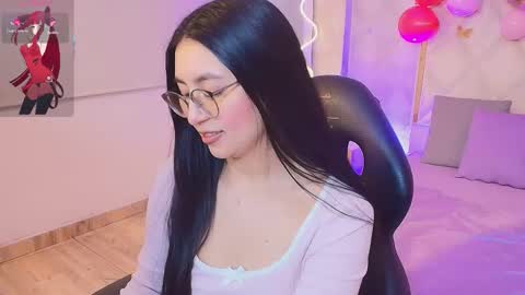 Snapshot of april_tay1 chatting on February 28, 3:40 am APRIL online show from February 28, 3:40 am