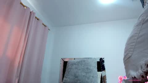 Snapshot of apriladamson_ chatting on June 27, 7:30 pm April online show from June 27, 7:30 pm