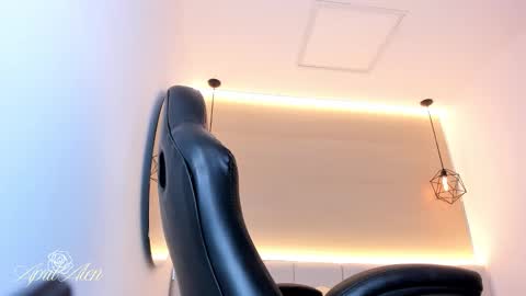 April online show from November 4, 6:34 am