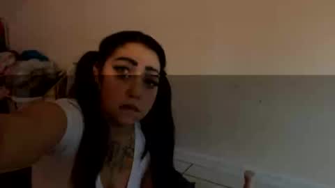 Snapshot of aprilanna chatting on December 5, 3:28 pm AnnaApril420 online show from December 5, 3:28 pm