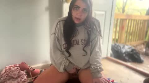 Snapshot of aprilanna chatting on December 16, 1:43 pm AnnaApril420 online show from December 16, 1:43 pm